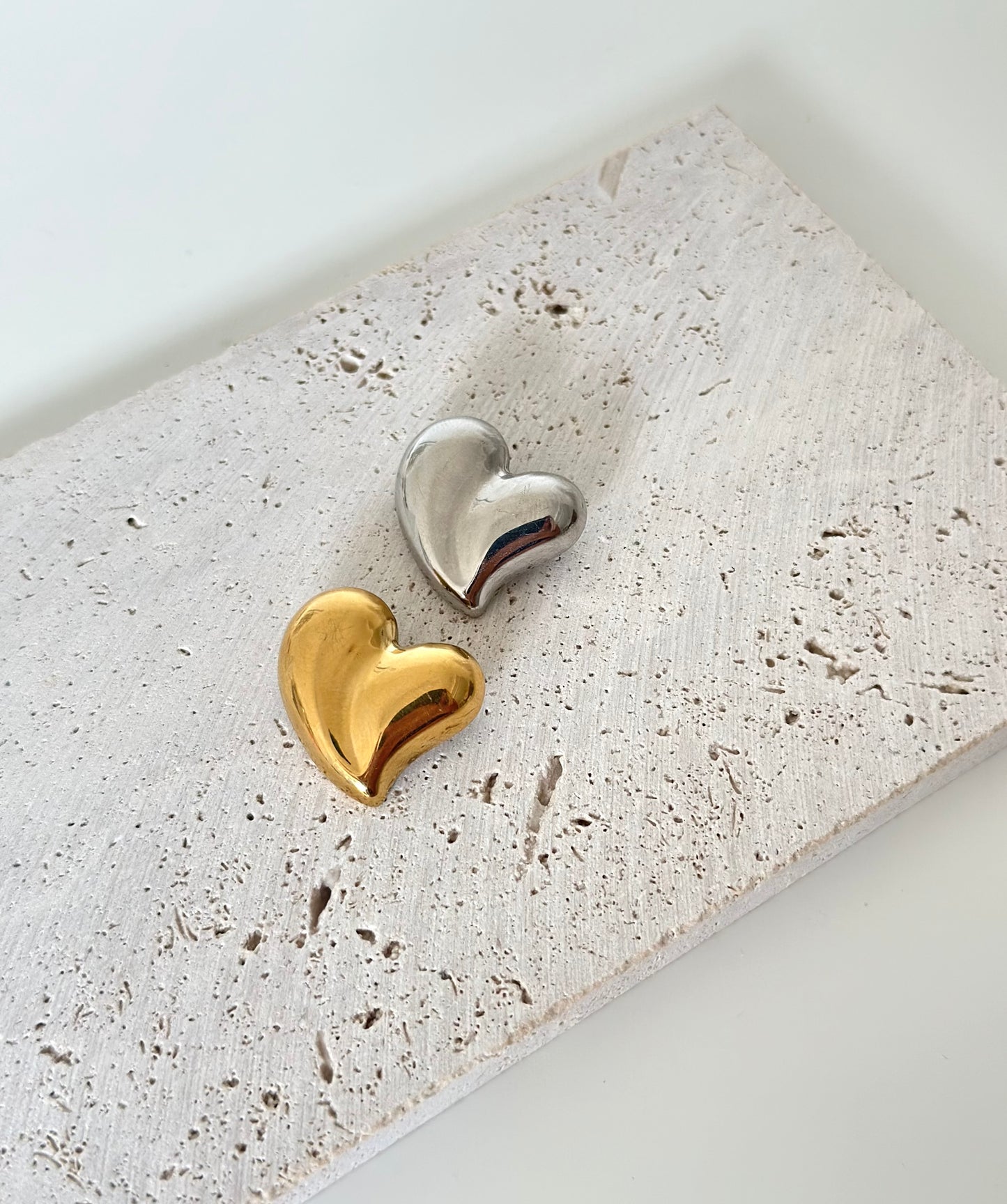 Broche LOVA