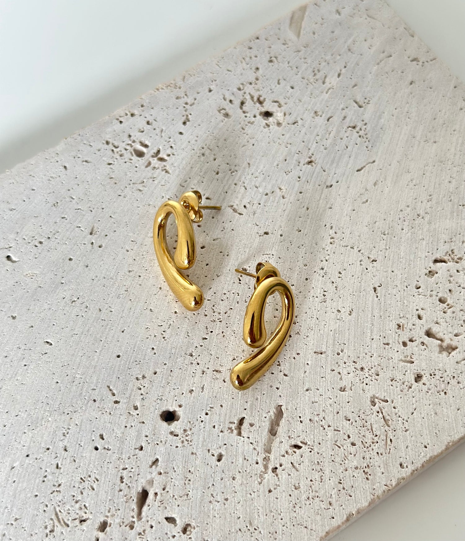 LES BOUCLES D’OREILLES