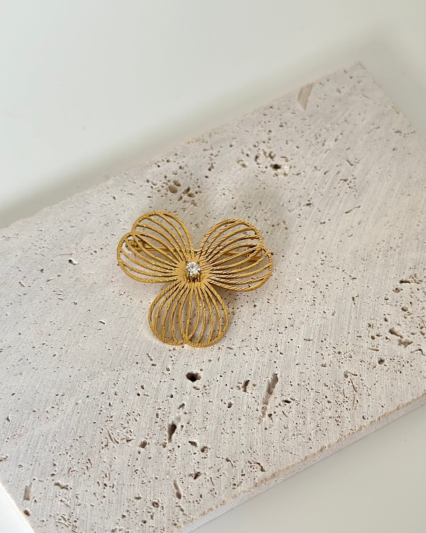 Broche NÉVA