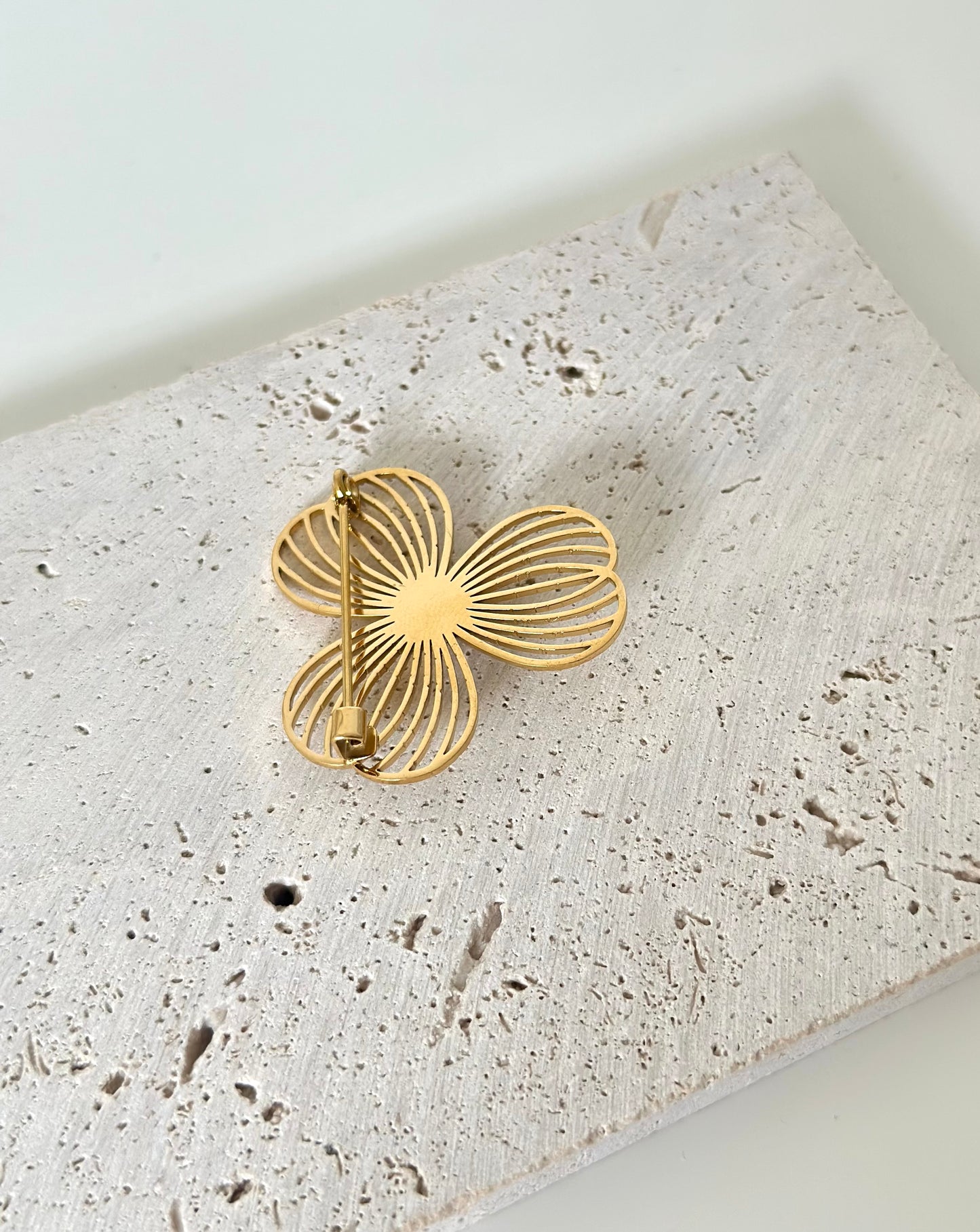 Broche NÉVA