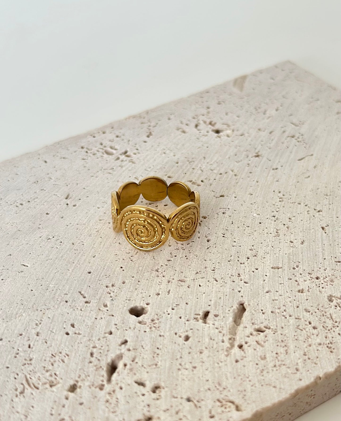 Bague AVA